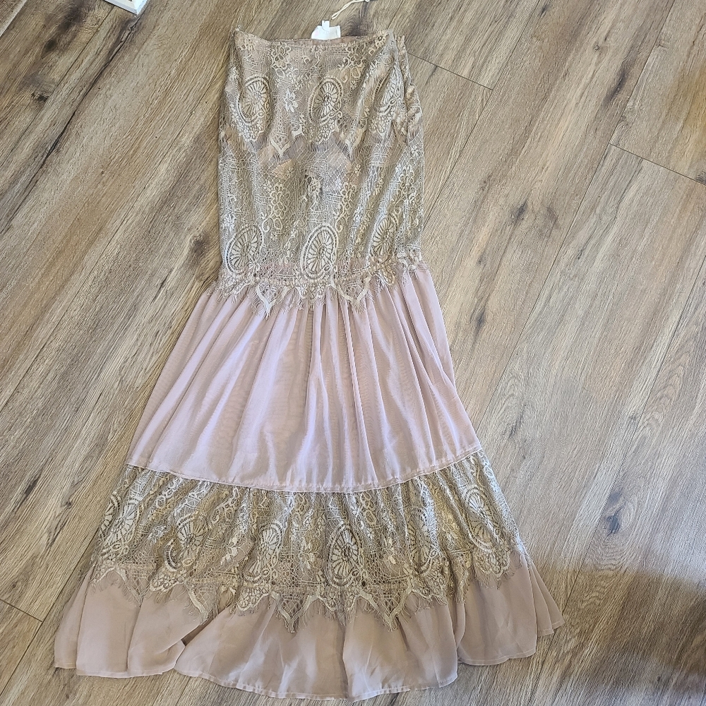 L'ATISTE NWT, beige sz small, lace tiered skirt with shorts underneath.